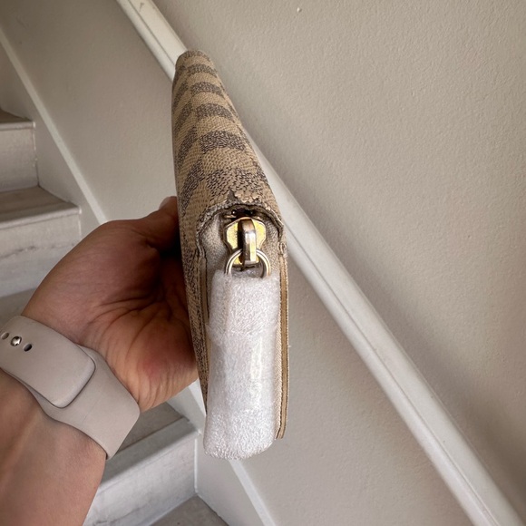 Louis Vuitton Damier Azur Zippy Wallet - Picture 11 of 15